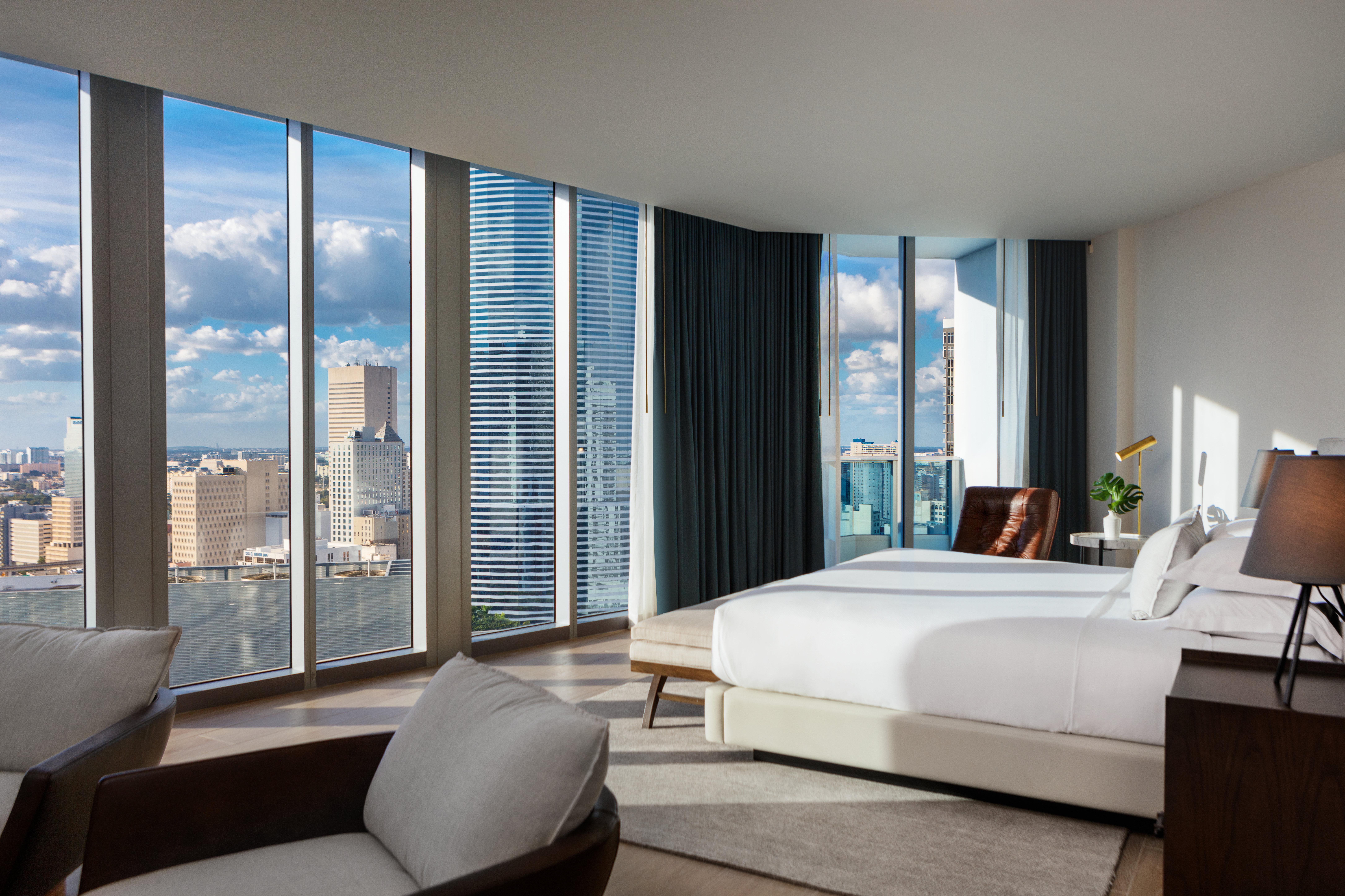 Kimpton Epic Hotel By Ihg Miami Ngoại thất bức ảnh A bedroom at the Mandarin Oriental