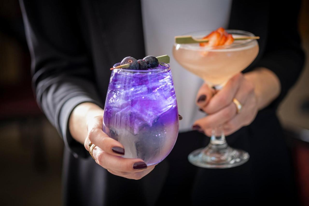 Kimpton Epic Hotel By Ihg Miami Ngoại thất bức ảnh A blue butterfly pea flower tea cocktail
