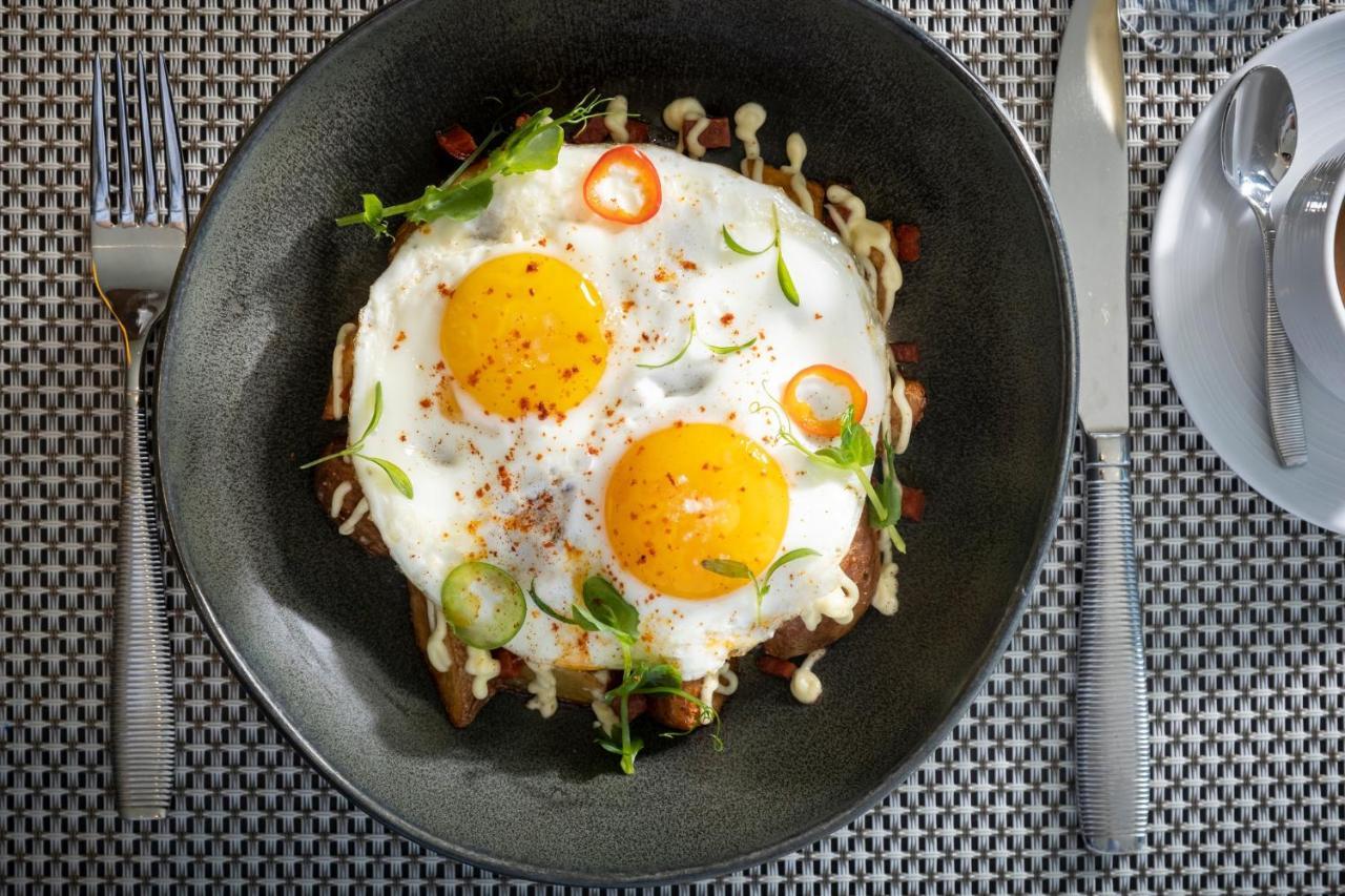 Kimpton Epic Hotel By Ihg Miami Ngoại thất bức ảnh A plate of sunny side up eggs
