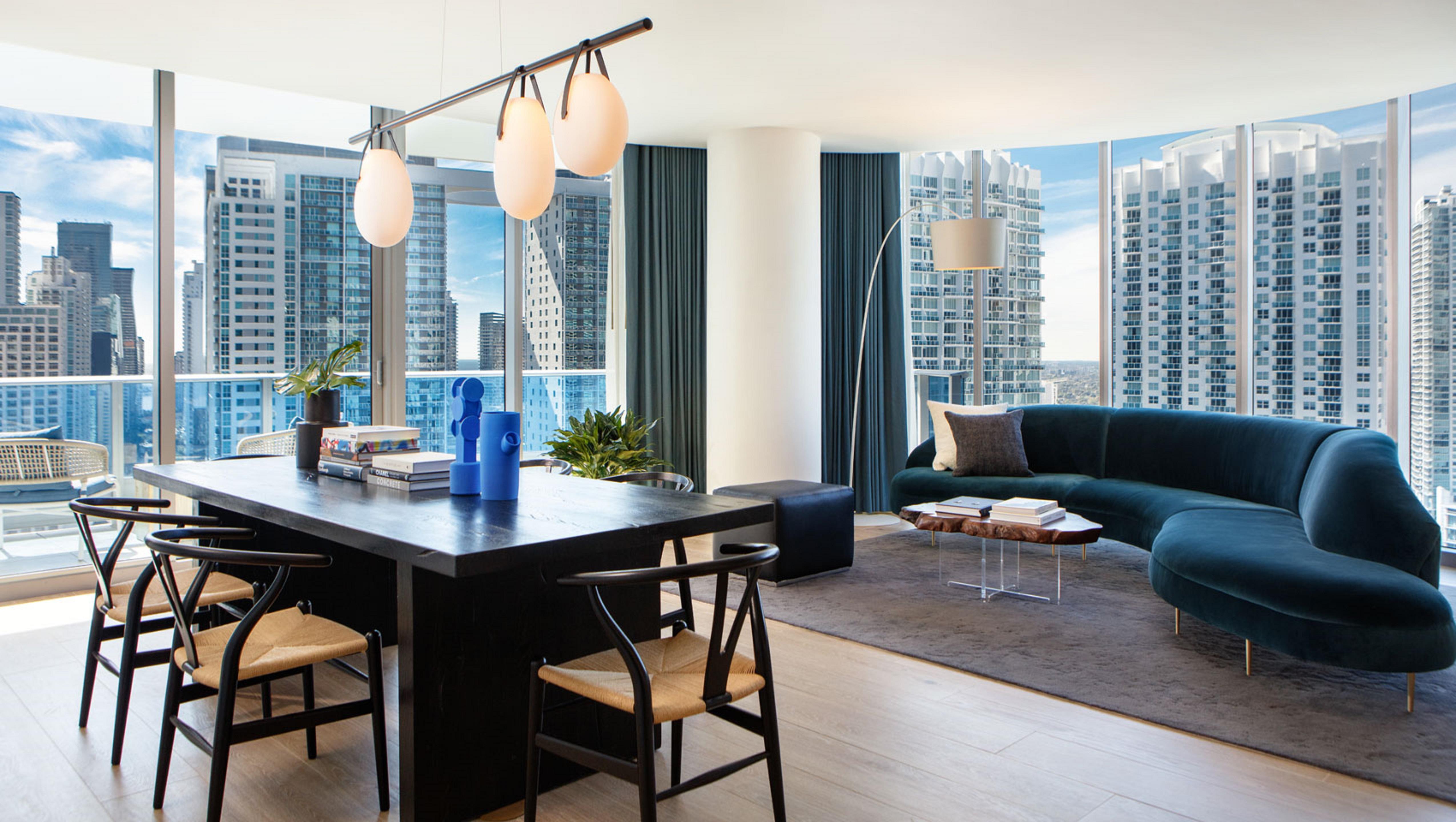 Kimpton Epic Hotel By Ihg Miami Ngoại thất bức ảnh A living room at the Ritz-Carlton, South Beach