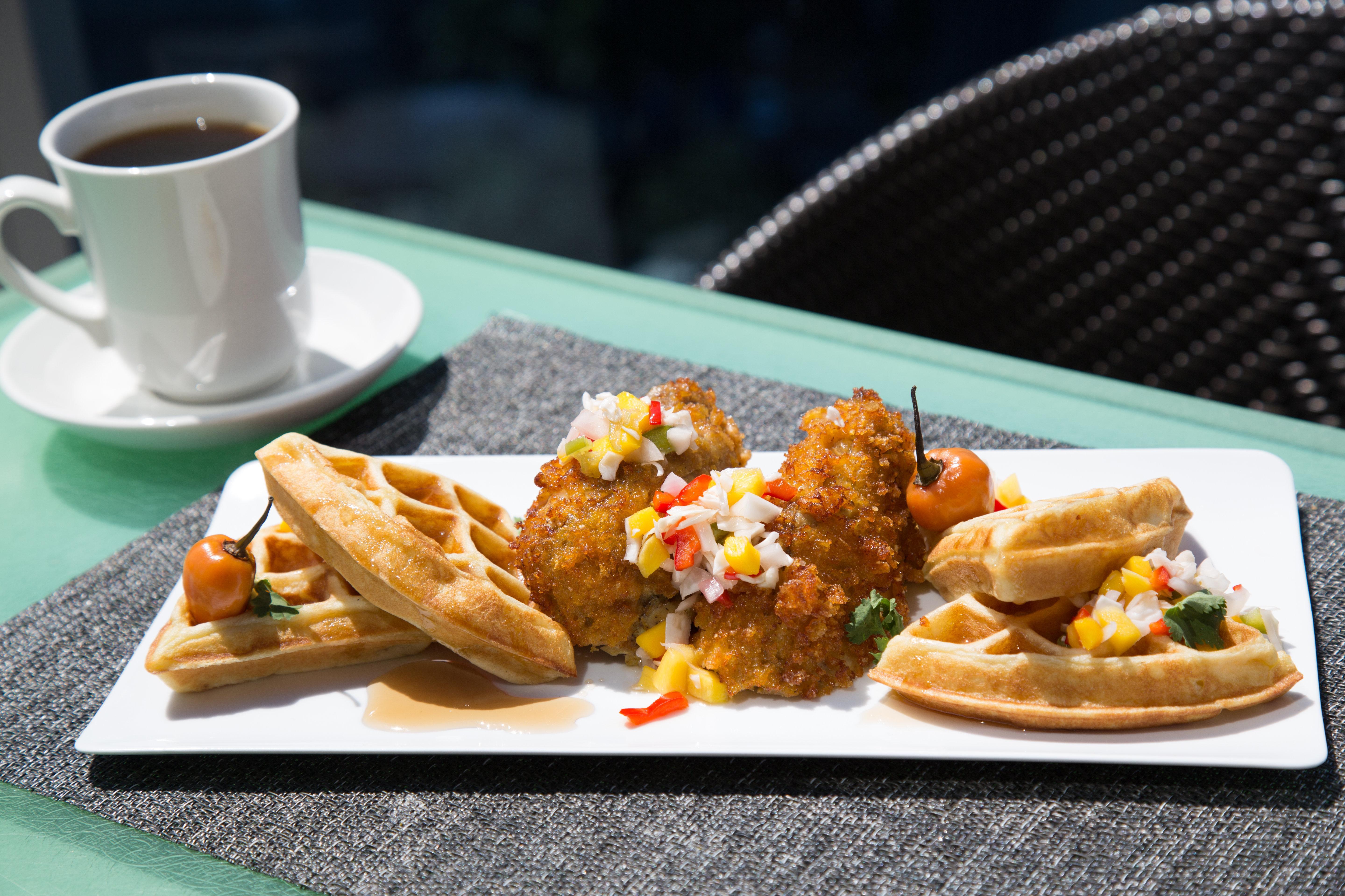 Kimpton Epic Hotel By Ihg Miami Ngoại thất bức ảnh Crab cakes and waffles