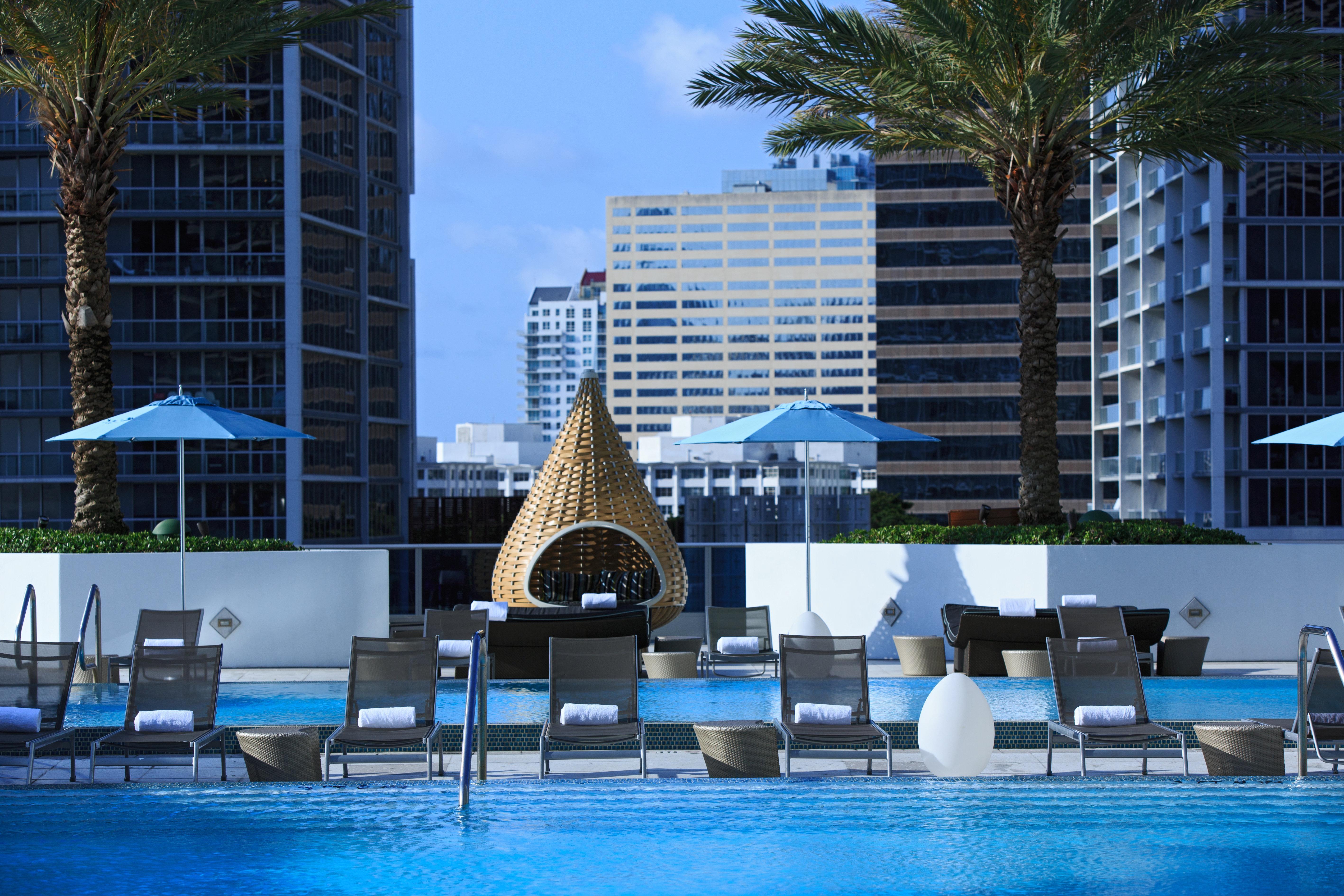 Kimpton Epic Hotel By Ihg Miami Ngoại thất bức ảnh The pool at the JW Marriott Marquis Houston