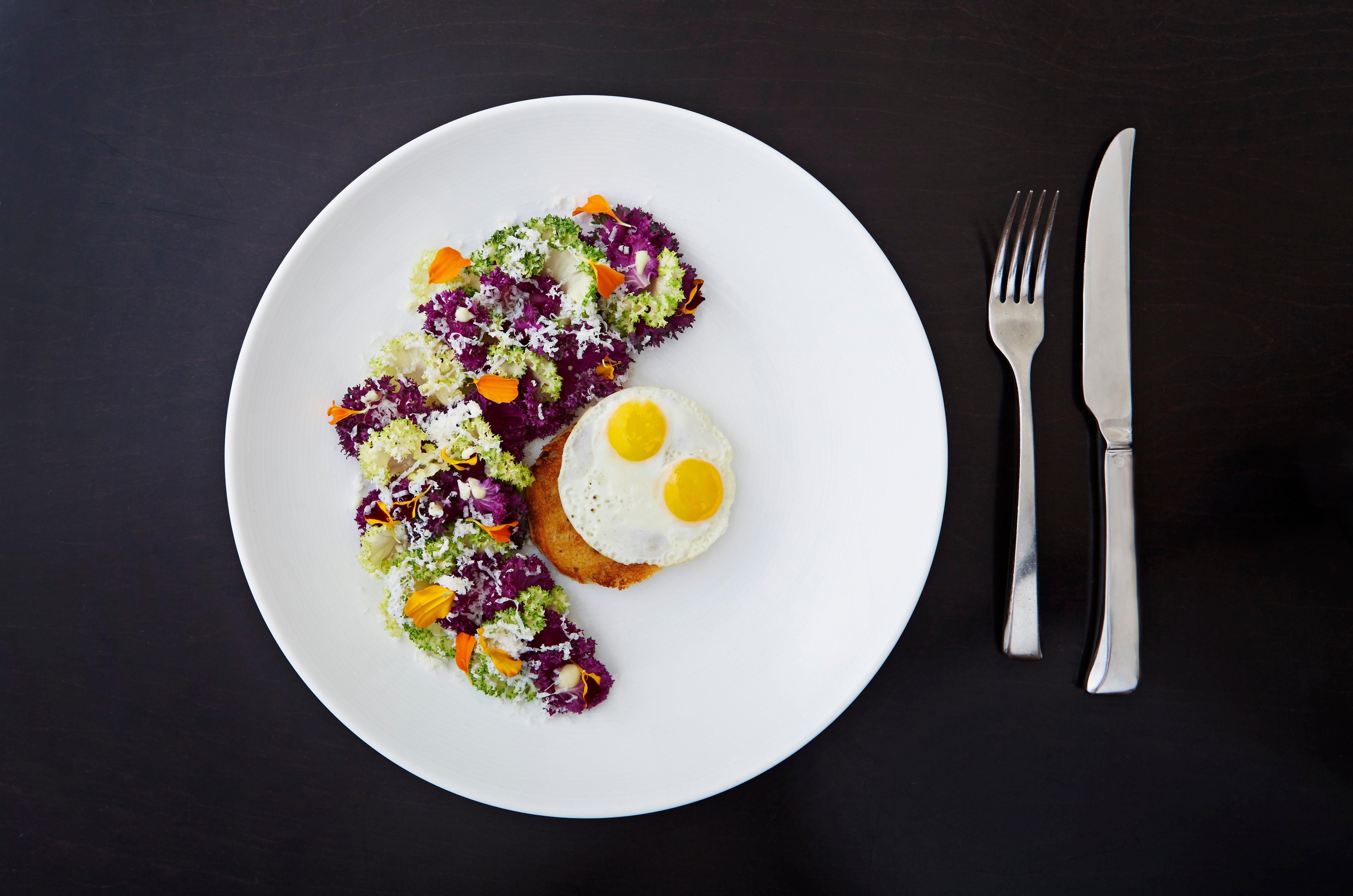 Kimpton Epic Hotel By Ihg Miami Ngoại thất bức ảnh A salad with a soft-boiled egg